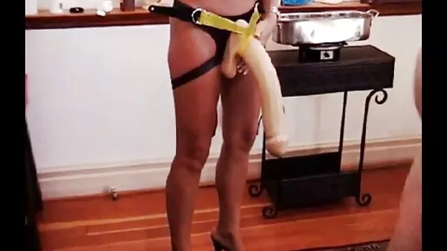 Give Me faketaxi free Pink Girl se da placer con calabacín y anal