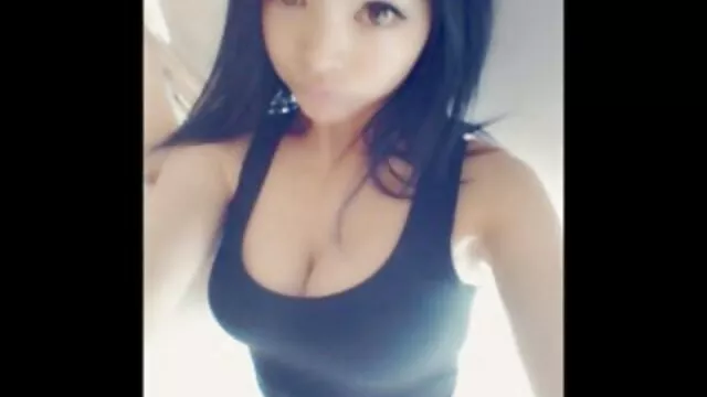 Preciosa adolescente amateur fakings cámara y su vibrador