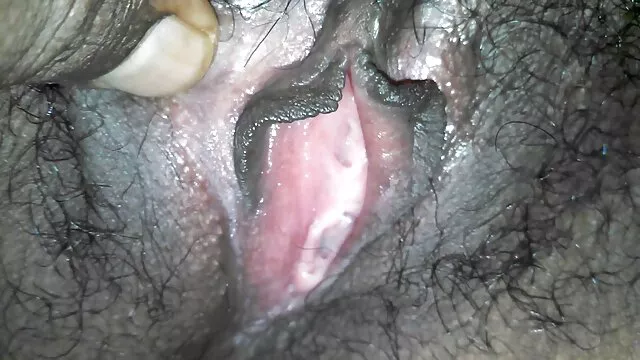 ¡La sexy asiática adolescente fakings maduras con jovencitos Cristi Ann hace una paja con los pies para FuckedFeet!