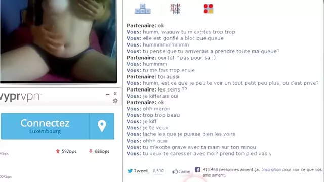 Freckle Face, Its Cleo, se pone una fakings intercambios carga en la cara en su dormitorio.