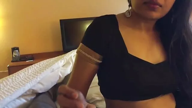 Estos perritos fake taxi 4k cachondos y una belleza japonesa tetona se divierten