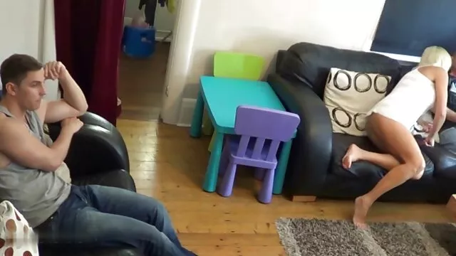 Er fickt seine geile Stief-Tochter und wichst auf videos faking xxx ihre Pussy