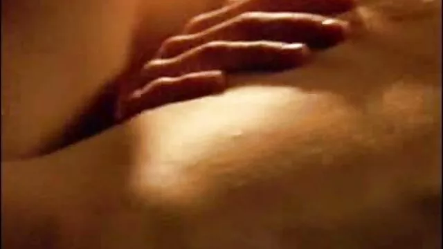 ¡La esposa adolescente flaca es follada por papá fakings gratis porno y su amigo!