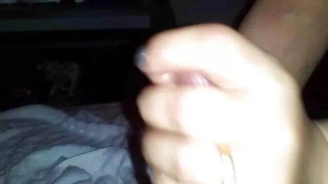 Madre madura faking prono se folla a su amiga lesbiana madura