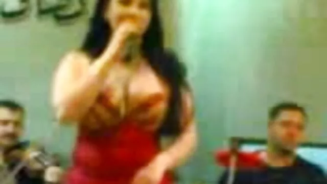Masajista dominante masturbándose la polla de los faking porno online clientes